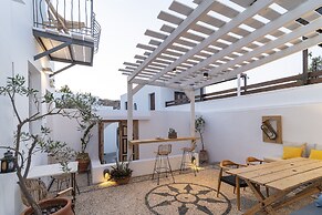 F Fine Suites- Adults Only