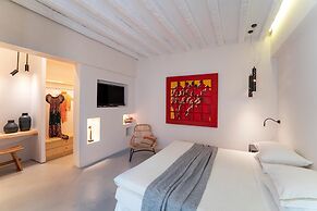 F Fine Suites- Adults Only