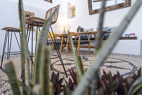 F Fine Suites- Adults Only