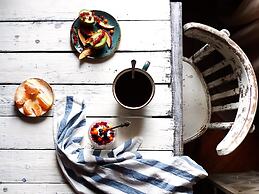 F Fine Suites- Adults Only