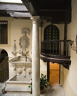 Palacio Mariana Pineda Hotel