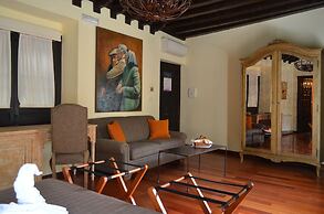 Palacio Mariana Pineda Hotel