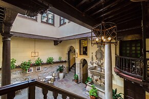 Palacio Mariana Pineda Hotel