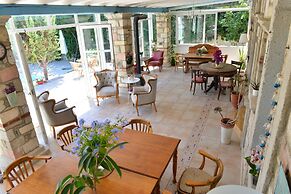 Alacati Zeytin Konak Hotel