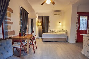 Alacati Zeytin Konak Hotel