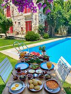 Alacati Zeytin Konak Hotel