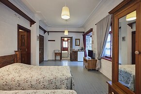 Alacati Zeytin Konak Hotel