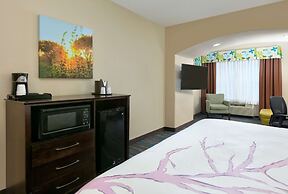 La Quinta Inn & Suites by Wyndham Dallas Grand Prairie South