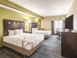 La Quinta Inn & Suites by Wyndham Dallas Grand Prairie South