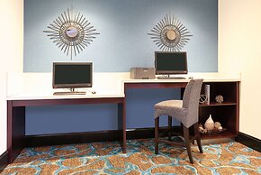 La Quinta Inn & Suites by Wyndham Dallas Grand Prairie South