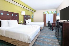 La Quinta Inn & Suites by Wyndham Dallas Grand Prairie South