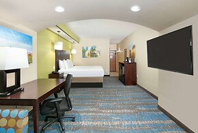 La Quinta Inn & Suites by Wyndham Dallas Grand Prairie South