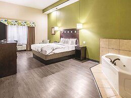 La Quinta Inn & Suites by Wyndham Dallas Grand Prairie South