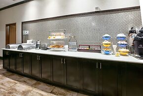La Quinta Inn & Suites by Wyndham Dallas Grand Prairie South