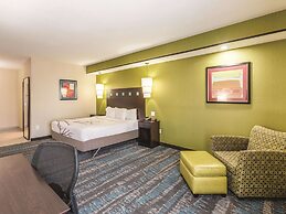 La Quinta Inn & Suites by Wyndham Dallas Grand Prairie South
