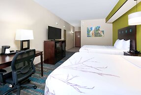 La Quinta Inn & Suites by Wyndham Dallas Grand Prairie South