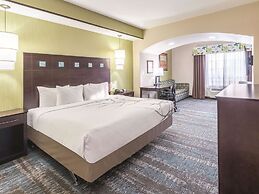 La Quinta Inn & Suites by Wyndham Dallas Grand Prairie South
