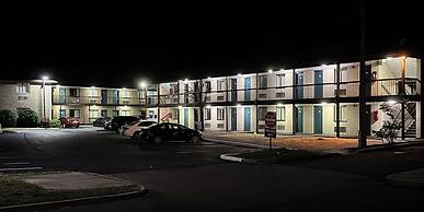 Red Carpet Inn Norwalk