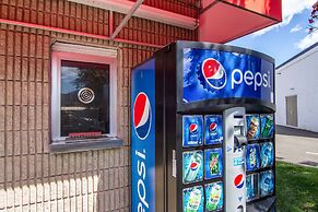 Red Carpet Inn Norwalk