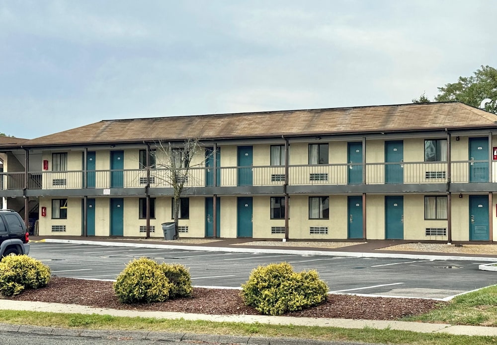 Red Carpet Inn Norwalk