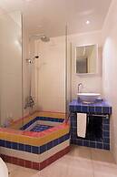 Charis Hotel