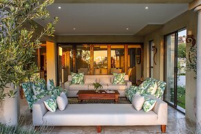 Super Tubes Guesthouse