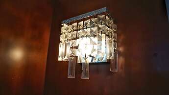 Oriental Lander Hotel