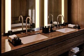 Armani Hotel Dubai, Burj Khalifa
