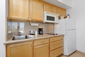 Beach House Inn & Suites