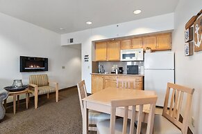 Beach House Inn & Suites