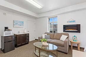 Beach House Inn & Suites