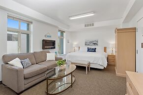 Beach House Inn & Suites