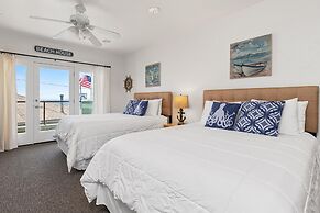 Beach House Inn & Suites