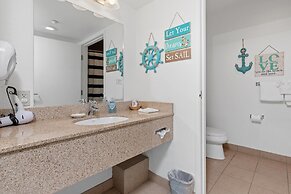 Beach House Inn & Suites