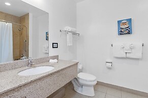 Beach House Inn & Suites