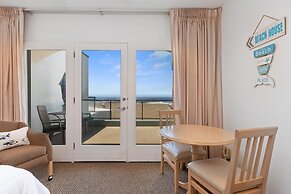 Beach House Inn & Suites