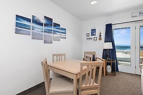 Beach House Inn & Suites