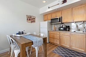 Beach House Inn & Suites