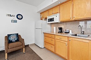 Beach House Inn & Suites