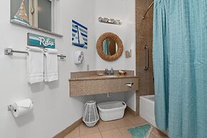 Beach House Inn & Suites