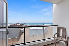 Beach House Inn & Suites