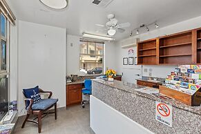 Beach House Inn & Suites