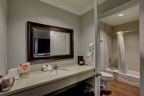 West Coast Inn - Near Gem Theatre