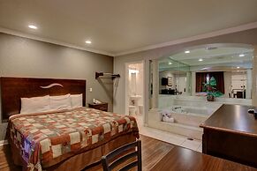 West Coast Inn - Near Gem Theatre