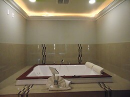 West Coast Inn - Near Gem Theatre