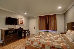 West Coast Inn - Near Gem Theatre