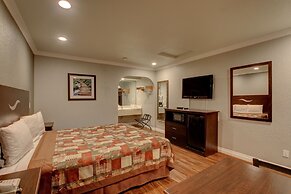 West Coast Inn - Near Gem Theatre