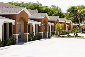 West Coast Inn - Near Gem Theatre