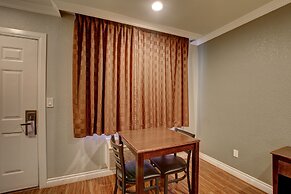 West Coast Inn - Near Gem Theatre