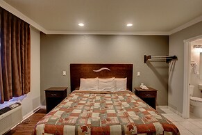 West Coast Inn - Near Gem Theatre